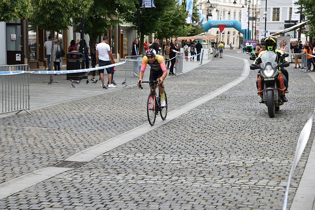 背后鲜为人 背后鲜为人